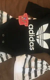 تعدادی لباس بچه گانه