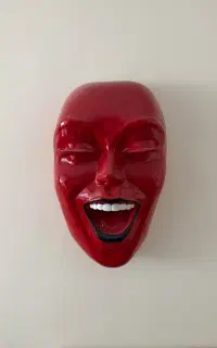 مجسمه و دیوار کوب طرح خنده
