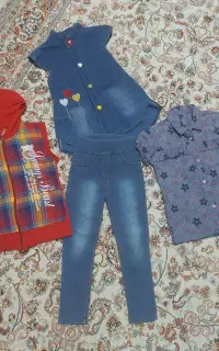 تعدادی لباس بچگانه