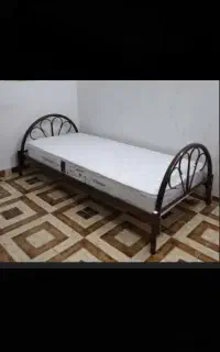 تخت خواب فلزی مشکی