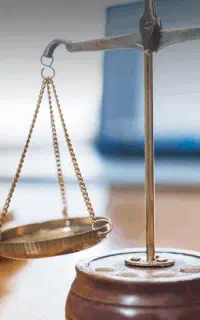 وکالت رایگان با وکیل پایه یک دادگستری