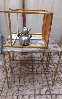 میز اهنی و کتری
