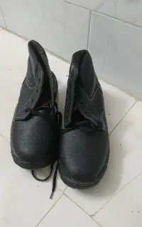 کفش کار و دستکش