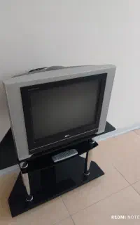 تلویزیون ال جی LG ساخت کره  و میز تلویزیون