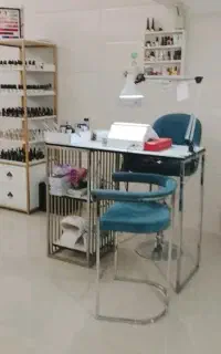 میز ناخن و صندلی استاد کار و صندلی مشتری