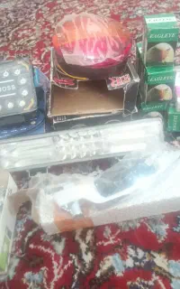 تعدای چراغ و لامپ وتیوپ.