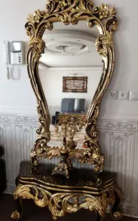 آیینه ی قدی ومیز وشمعدان