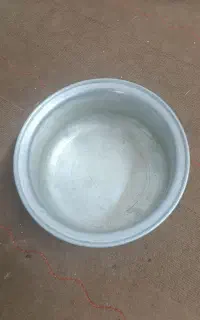 تعدادی سینی وکاسه خورشتی معدن