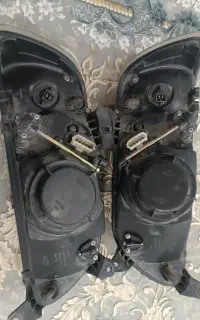 یک جفت چراغ جلوی پرایددرحدنو