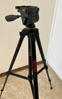 سه پایه دوربین
