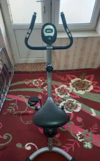 دوچرخه ثابت ورزشی