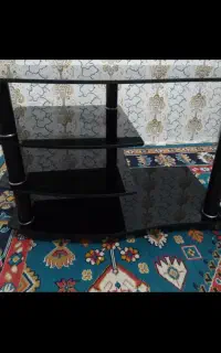 میز تلوزیون شیشه ای