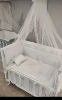 تخت کنار مادر