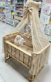 تخت کنارمادر نوزادی