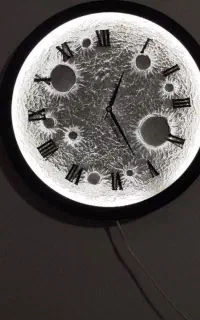 ساعت مدرن طرح ماه