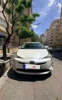 تویوتا پریوس تیپ C فول ۲۰۱۷