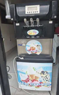 دستگاه بستنی ساز در حد نو