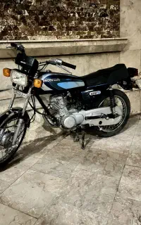 موتور هندا ۱۲۵مدل ۸۲پلاک ملی تنه ویژه مدارک کامل