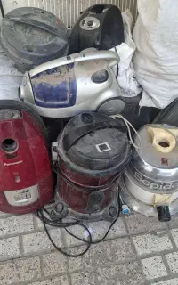 جاروبرقی کهنه با وسایل