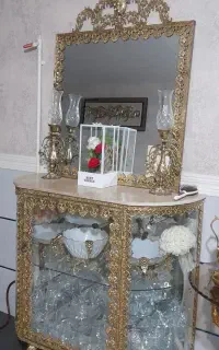 آینه کنسول و شمدان برنجی و میز خاطره برنجی و....