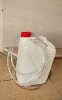 یک عدد گالن کاملا نو و دومتر شلنگ