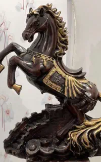 مجسمه اسب