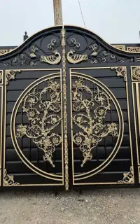 کد ۱۲۱۳درب فلزی پنچره نخلی حیاطی سنگین  در حیاط