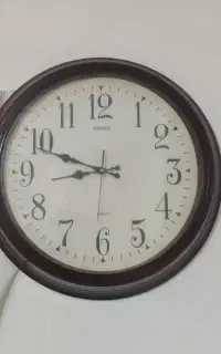 ساعت دیواری بی صدا