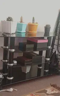 میز تلویزیون شیشه ای