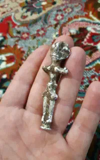 یک  ادمک  جنس نقره وزن حدودا ۳۸گرم