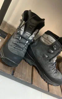 کفش کوهنوردی LOWA Tibet GTX اصل، سایز 39