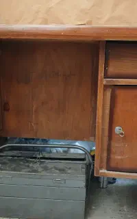 میز تحریر تمام چوب .به علت کمبود جا فروخته میشود