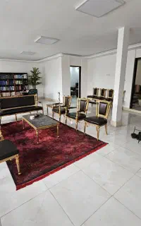 واحد تجاری بر خیابان اصلی