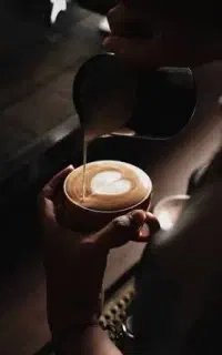 نیازمند کمک باریستای خانوم