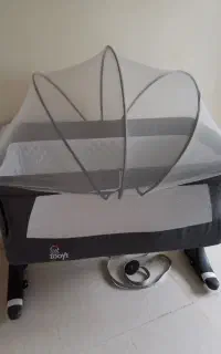 تخت کنار مادر