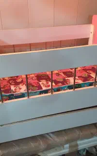 تخت یا ننی متحرک نوزاد سالم بدون خط و خش