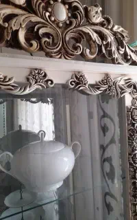 ساعت ایستاده و بوفه