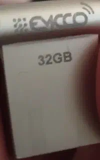 یک عدد فلش32گیگ