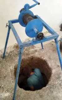 سیمانکاری و حفر چاه دستی