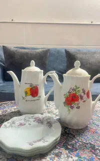 قوری و پیش دستی