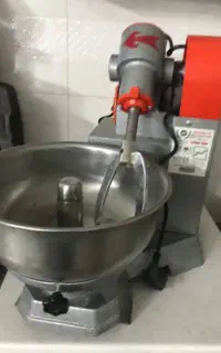 دستگاه خمیر کنی