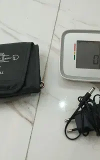 یک عدد فشار سنج دیجیتال سوخنگو