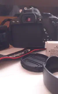 دوربین عکاسی Canon 700D با جعبه
