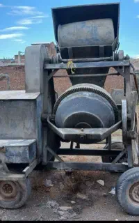 اجرای بتن ریزی فنداسیون وسقف با دستگاه خلاطه