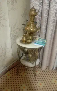 سماور زغالی و مجسمه دکوری