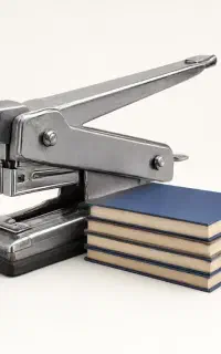 منگنه زدن کتاب پذیرفته می‌شود