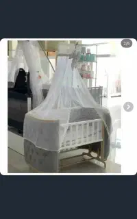 تخت کنار مادر