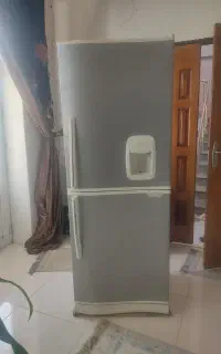 یخچال تمیز.تازه گاز گیری شده