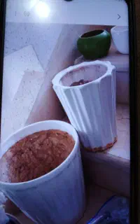 گلدون و پایه زیر گلدون