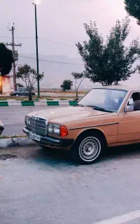 بنز ۲۳۰ دانشجویی اتاق۱۲۳ مدل۱۹۷۹میلادی